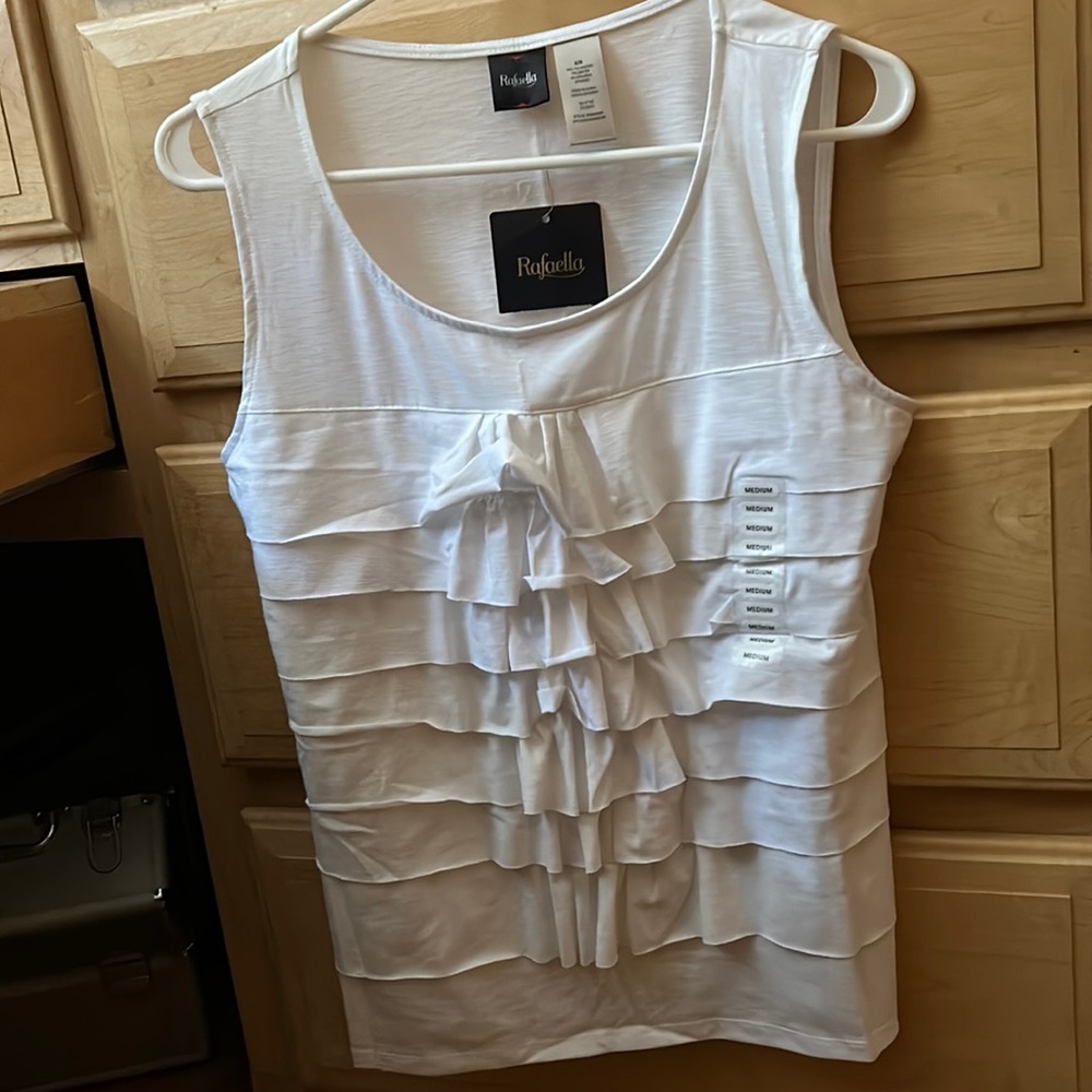 Women’s white sleeveless shirt